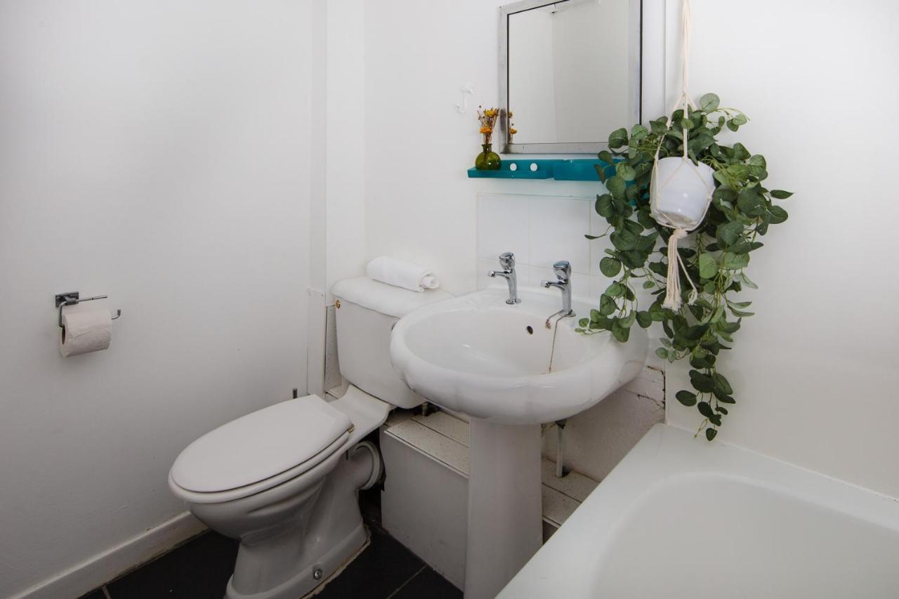 Fab Arthur Seat Views, Old Town Apartment 爱丁堡 外观 照片